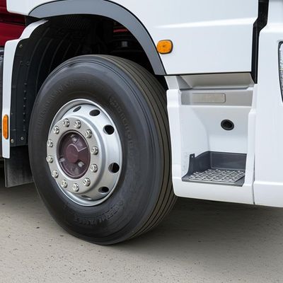 ซื้อ s Leading of Shacman Tractor Truck with 315 / 80R22.5 Tires online manufacture