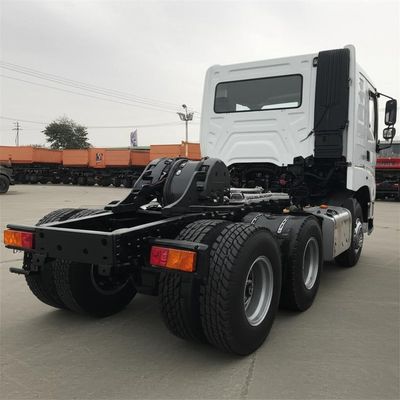 ซื้อ Zf Steering Shacman Tractor Truck with 10 Tires for Heavy Load Capacity and Smooth Wheel Steering online manufacture